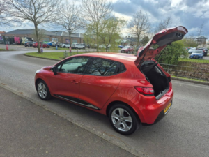 2013 Renault Clio 1.2 16v Dynamique Medianav Hatchback 5dr Petrol Manual Euro 5 (75 Ps) in Red — image 3