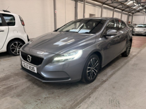 2017 Volvo V40 2.0 Momentum D2 in Grey — image 2