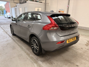 2017 Volvo V40 2.0 Momentum D2 in Grey — image 3