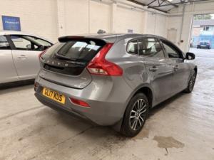 2017 Volvo V40 2.0 Momentum D2 in Grey — image 4