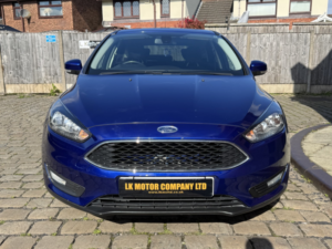 2015 Ford Focus 1.0 T Ecoboost Zetec in Blue — image 5