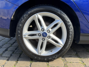 2015 Ford Focus 1.0 T Ecoboost Zetec in Blue — image 6