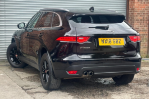 2018 Jaguar F-Pace 2.0 D165 Prestige Euro 6 (s/s) 5dr in Black — image 6