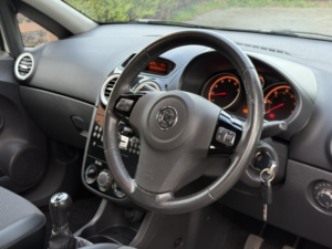 2008 Vauxhall Corsa 1.4 I 16v Design in Silver — image 3