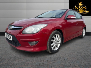 2011 Hyundai I30 1.6 Crdi Comfort in Red — image 2