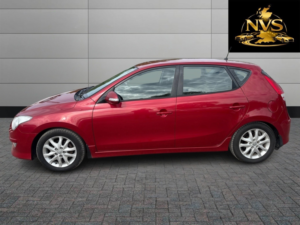 2011 Hyundai I30 1.6 Crdi Comfort in Red — image 3