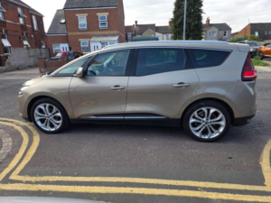 2019 Renault Grand Scenic 1.3 Tce Iconic Euro 6 (s/s) 5dr in Beige — image 5