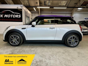 2022 MINI Electric Hatch Cooper Se 32.6kwh Level 2 Auto 3dr in White — image 6