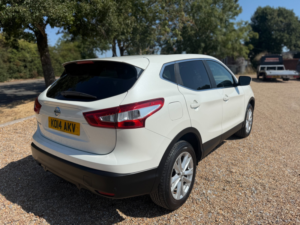 2014 Nissan Qashqai 1.2 Dig-T Acenta Premium SUV 5dr Petrol Manual 2WD Euro 5 (s/s) (115 Ps) in White — image 3
