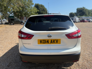 2014 Nissan Qashqai 1.2 Dig-T Acenta Premium SUV 5dr Petrol Manual 2WD Euro 5 (s/s) (115 Ps) in White — image 4