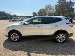 2014 Nissan Qashqai 1.2 Dig-T Acenta Premium SUV 5dr Petrol Manual 2WD Euro 5 (s/s) (115 Ps) in White — image 6