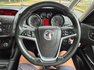 2015 Vauxhall Zafira Tourer 1.4i Turbo Sri MPV 5dr Petrol Manual Euro 6 (140 Ps) in Red — image 6