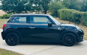 2018 MINI Hatch 1.5 Cooper Euro 6 (s/s) 3dr in Black — image 2