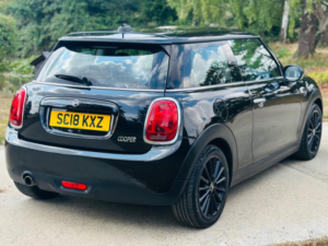 2018 MINI Hatch 1.5 Cooper Euro 6 (s/s) 3dr in Black — image 3