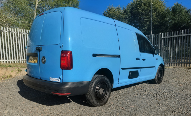 2016 Volkswagen Caddy Maxi 2.0 Tdi C20 Bluemotion Tech Startline in Blue — image 1
