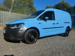 2016 Volkswagen Caddy Maxi 2.0 Tdi C20 Bluemotion Tech Startline in Blue — image 2