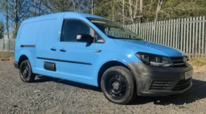 2016 Volkswagen Caddy Maxi 2.0 Tdi C20 Bluemotion Tech Startline in Blue — image 3