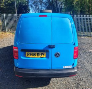2016 Volkswagen Caddy Maxi 2.0 Tdi C20 Bluemotion Tech Startline in Blue — image 5