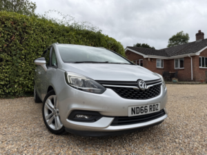 2017 Vauxhall Zafira Tourer 1.4 I Turbo Sri in Silver — image 4