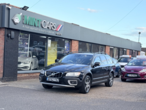 2012 Volvo Xc70 2.4 D5 Se Lux in Black — image 2