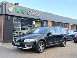 2012 Volvo Xc70 2.4 D5 Se Lux in Black — image 3