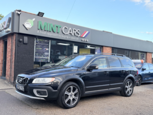 2012 Volvo Xc70 2.4 D5 Se Lux in Black — image 4