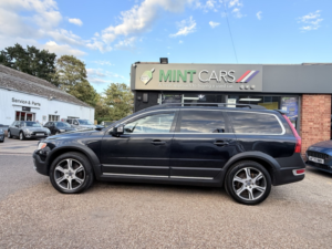2012 Volvo Xc70 2.4 D5 Se Lux in Black — image 6