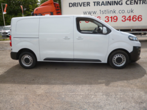 2023 Citroen Dispatch 1.5 Dispatch 1.5bhdi 100 M Enterprise Edition in White — image 4
