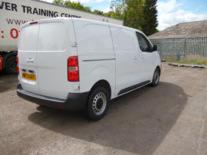 2023 Citroen Dispatch 1.5 Dispatch 1.5bhdi 100 M Enterprise Edition in White — image 5