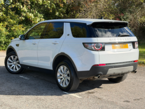 2016 Land Rover Discovery Sport 2.0 Td4 Se SUV 5dr Diesel Auto 4WD Euro 6 (s/s) (180 Ps) in White — image 3