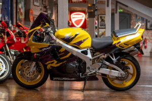 1997 Honda Cbr900rr Fireblade *low Mileage - Low Ownership* in Yellow — image 3