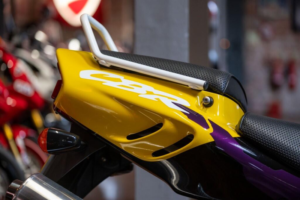 1997 Honda Cbr900rr Fireblade *low Mileage - Low Ownership* in Yellow — image 4