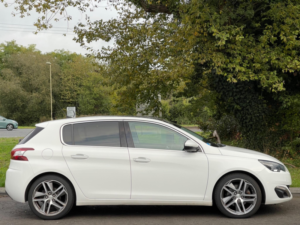 2014 Peugeot 308 2.0 Bluehdi Feline Euro 6 (s/s) 5dr in White — image 2