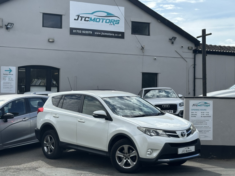 2015 Toyota Rav4 2.0 D-4d Business Edition 5dr 2WD Man, Diesel, White + Good History in White — image 1