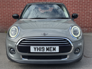 2019 MINI Hatch 1.5 5-Door Hatch Cooper Exclusive in Grey — image 2