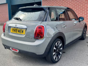 2019 MINI Hatch 1.5 5-Door Hatch Cooper Exclusive in Grey — image 5