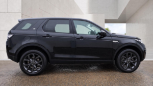 2016 Land Rover Discovery Sport 2.0 Td4 Se Tech Auto 4WD Euro 6 (s/s) 5dr in Black — image 2