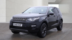 2016 Land Rover Discovery Sport 2.0 Td4 Se Tech Auto 4WD Euro 6 (s/s) 5dr in Black — image 4