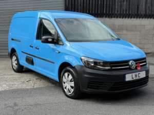2016 Volkswagen Caddy Maxi 2.0 Tdi C20 Bluemotion Tech Startline in Blue — image 2