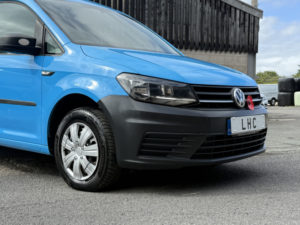 2016 Volkswagen Caddy Maxi 2.0 Tdi C20 Bluemotion Tech Startline in Blue — image 4