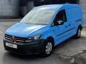 2016 Volkswagen Caddy Maxi 2.0 Tdi C20 Bluemotion Tech Startline in Blue — image 6