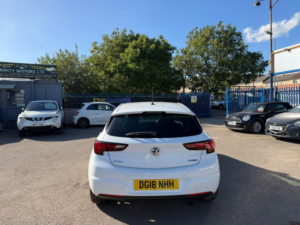 2018 Vauxhall Astra 1.4i Turbo Se Euro 6 5dr in White — image 5