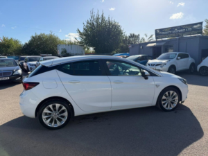 2018 Vauxhall Astra 1.4i Turbo Se Euro 6 5dr in White — image 6