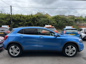2016 Mercedes-Benz Gla 2.1 Gla200d Sport in Blue — image 2