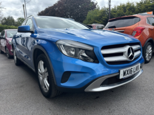 2016 Mercedes-Benz Gla 2.1 Gla200d Sport in Blue — image 3