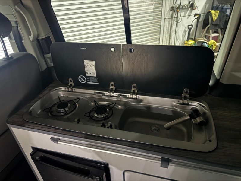 2013 Volkswagen Transporter Shuttle 2.0 Td T30 Se in Blue — image 1