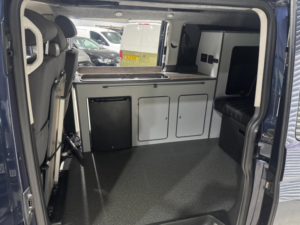 2013 Volkswagen Transporter Shuttle 2.0 Td T30 Se in Blue — image 2
