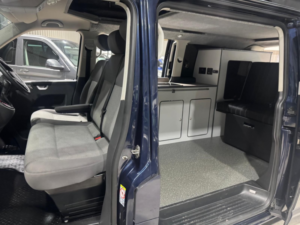 2013 Volkswagen Transporter Shuttle 2.0 Td T30 Se in Blue — image 6