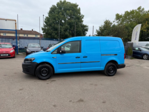 2016 Volkswagen Caddy Maxi 2.0 Tdi C20 Bluemotion Tech Startline Lwb Euro 6 (s/s) 6dr in Blue — image 3