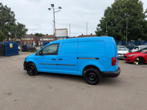 2016 Volkswagen Caddy Maxi 2.0 Tdi C20 Bluemotion Tech Startline Lwb Euro 6 (s/s) 6dr in Blue — image 4